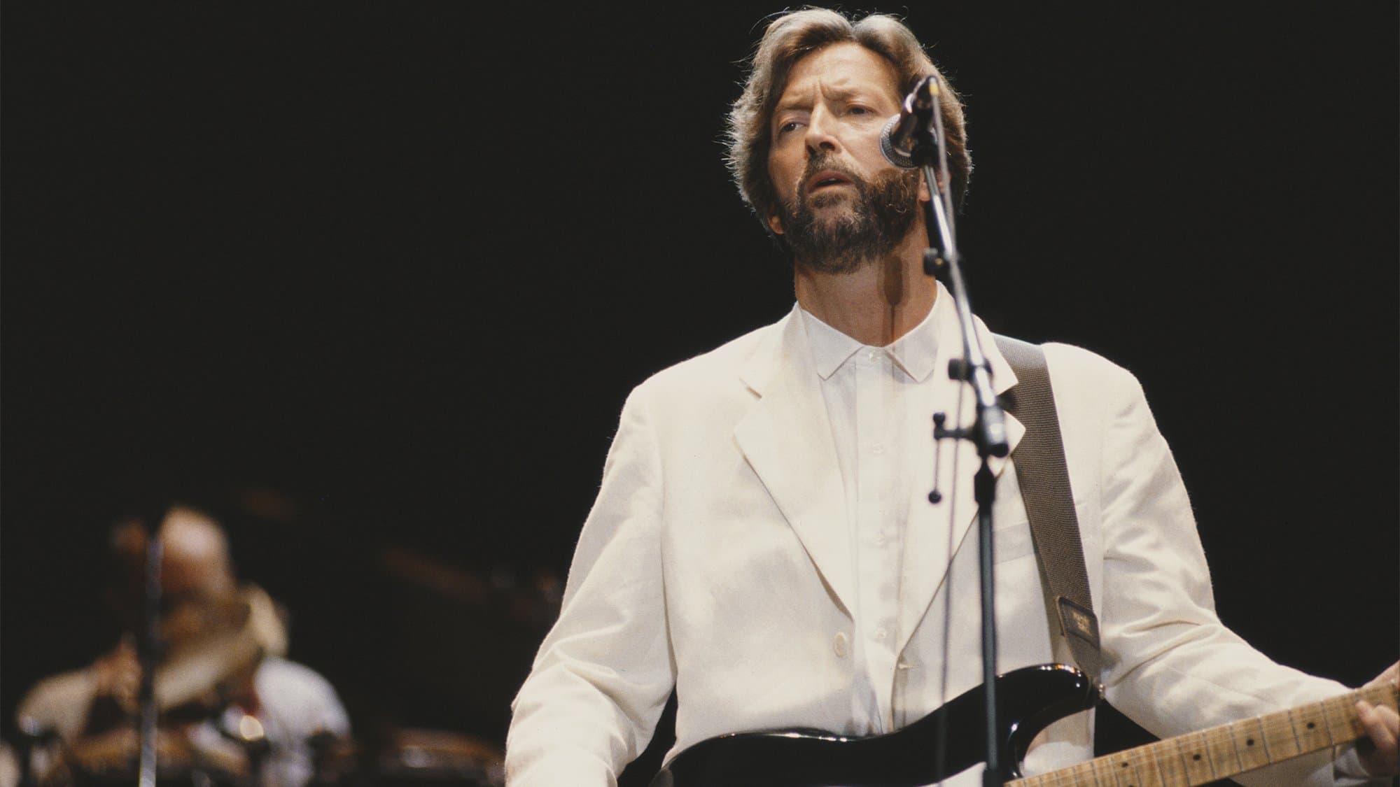 Eric Clapton, người cho biết ông hối tiếc vì đã bán hai cây guitar yêu thích nhất. (Nguồn: Michael Putland/Getty Images)