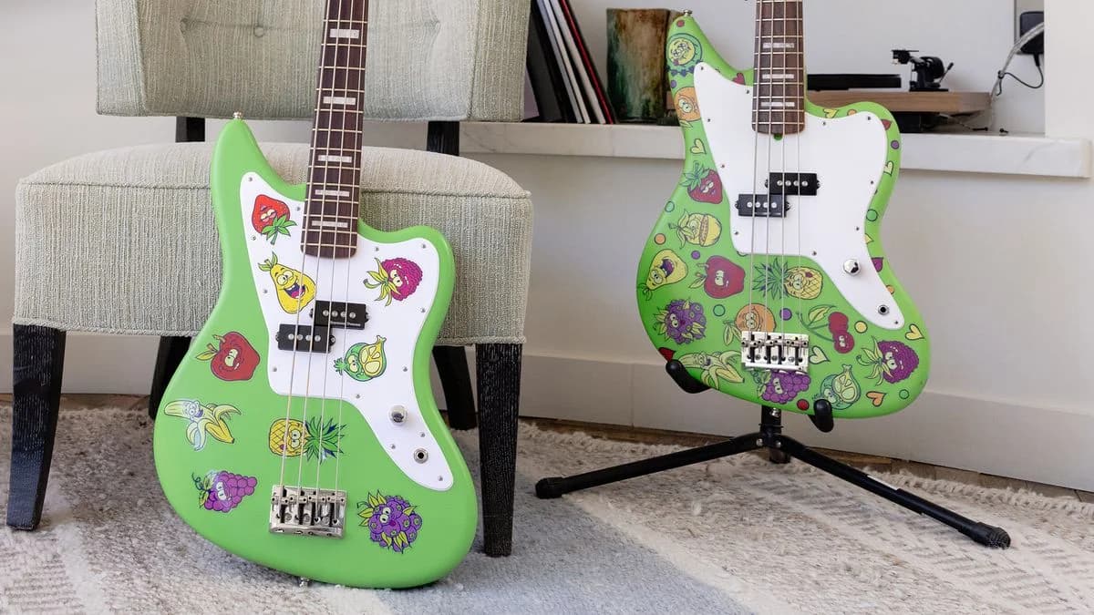 Fender Mark Hoppus Stoned Fruit Jaguar Bass. (출처: Fender)