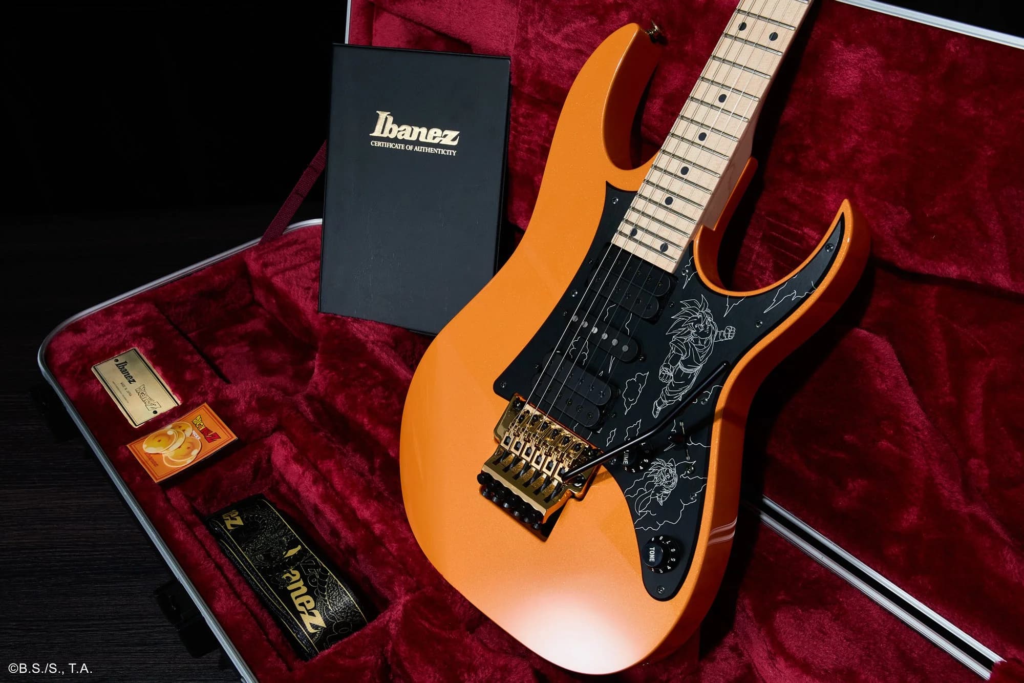 인증서, 스트랩과 피크가 함께 들어 있는 하드쉘 케이스 속 Made in Japan RG. (출처: Ibanez)