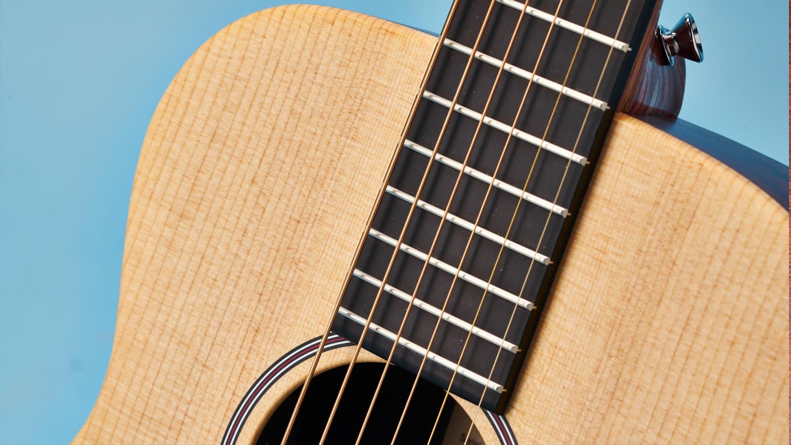 Sambungan leher ke badan sebuah gitar akustik (Sumber: source)